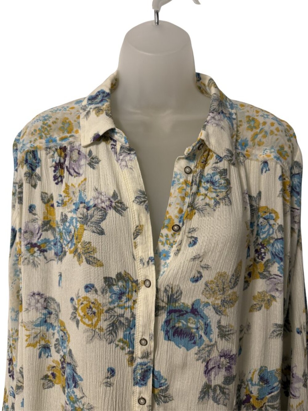 Free People Hold On To Me Printed Blouse Button Up Floral Ivory Size Large - Picture 2 of 6